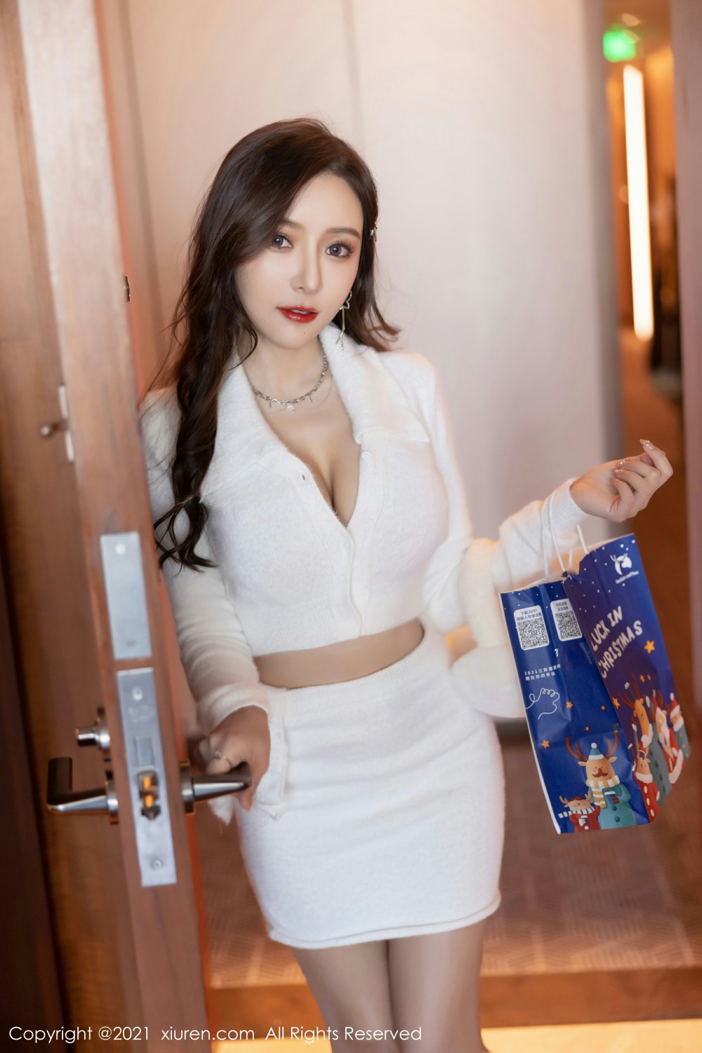 [XiuRen秀人网] 2021.12.20 No.4359 王馨瑶yanni 圣诞节写真 [81+1P]-第3张图片-宅男套图吧