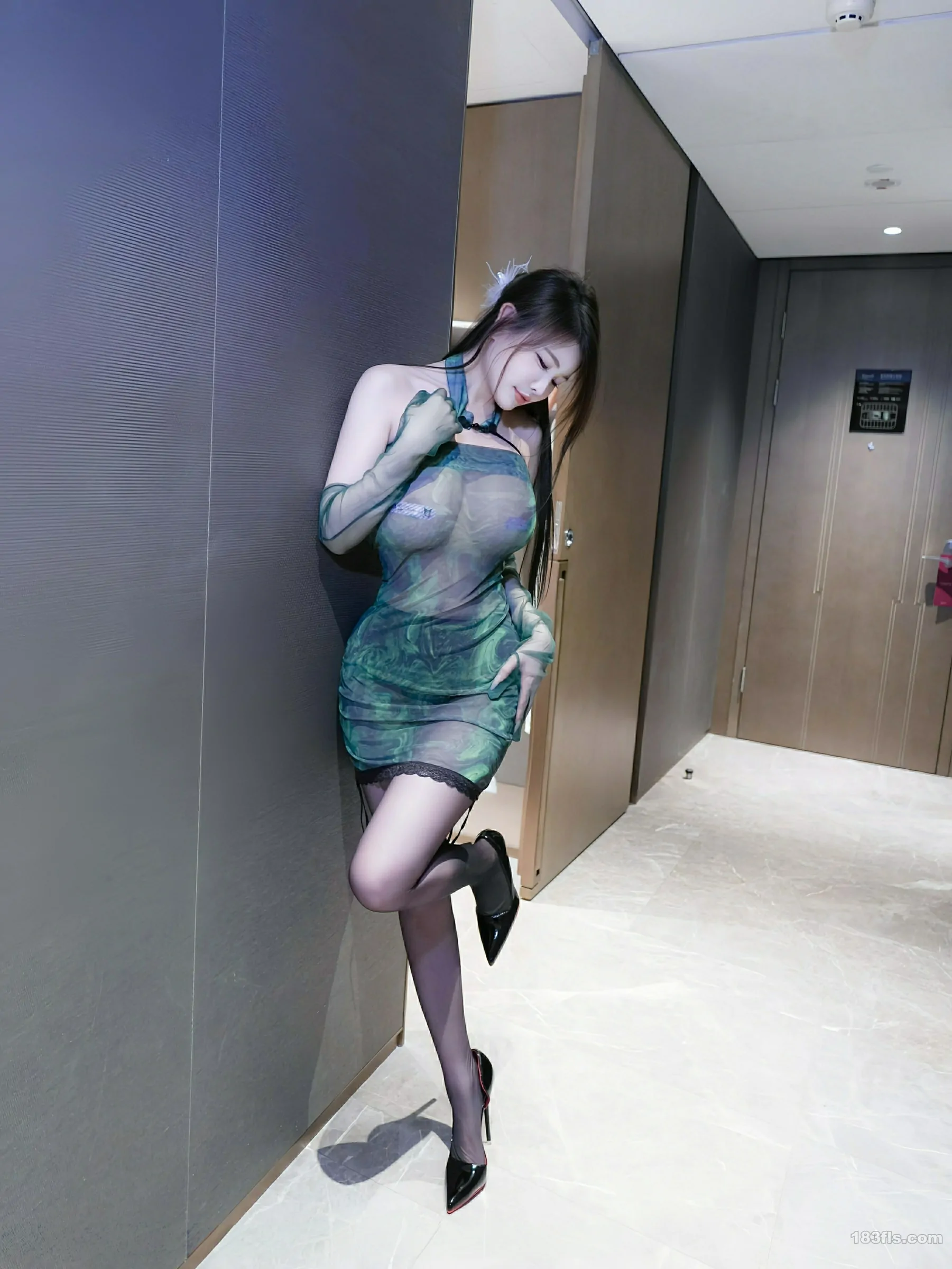 [XIUREN秀人网] 2025.08.18 No.10660 甜妮-第4张图片-宅男套图吧