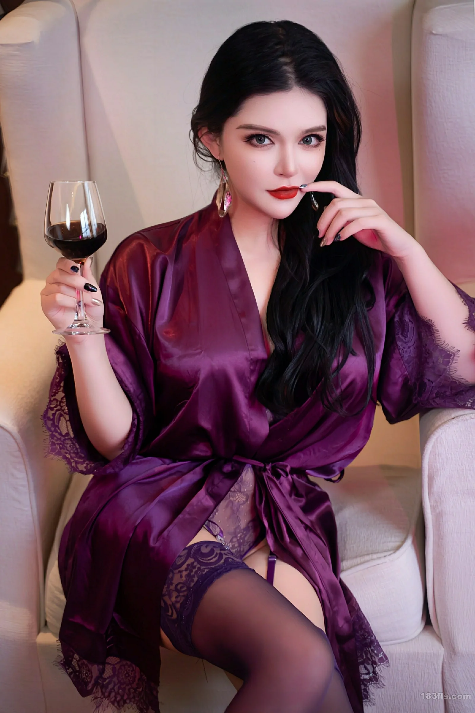 [XIUREN秀人网] 2025.08.28 No.10700 伊丽莎有点白-第3张图片-宅男套图吧